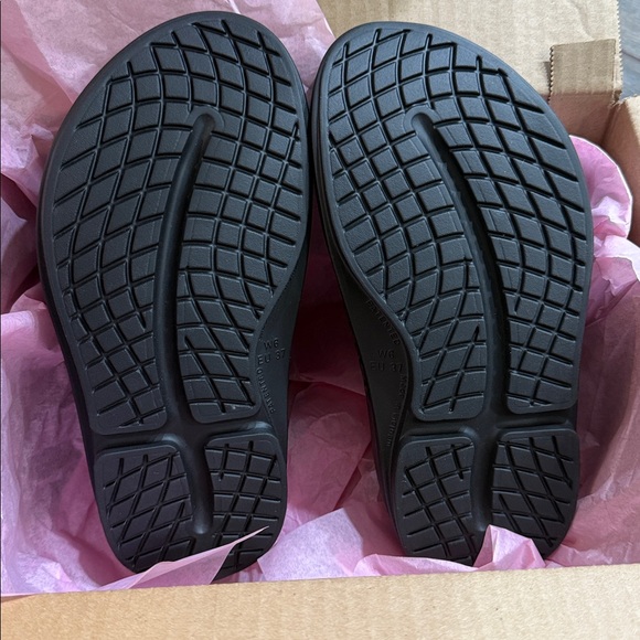 OOFOS recovery slides - Picture 5 of 5